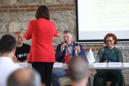 Okrogla miza Notranjsko primorske novice 19 Foto Ljubo Vukelič